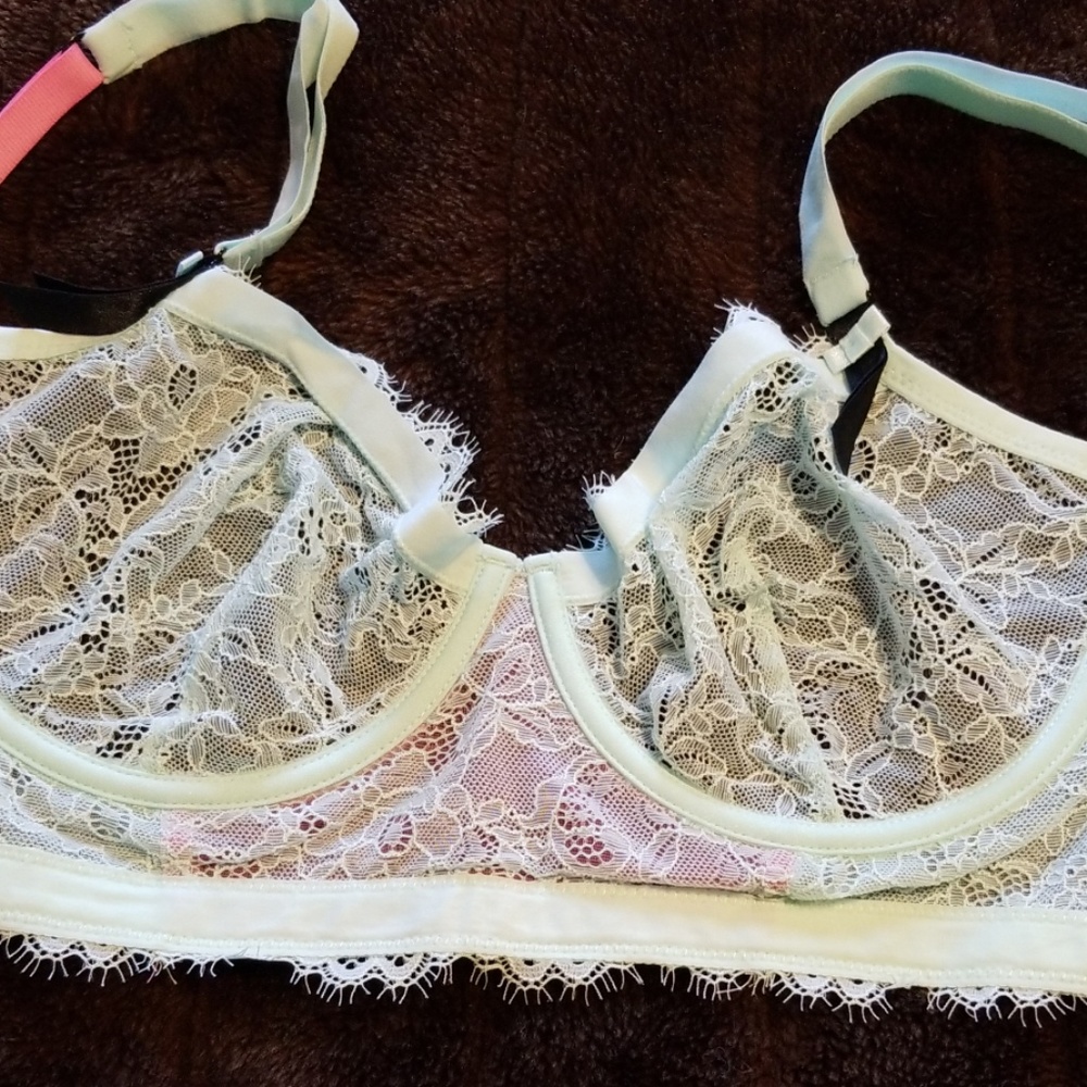 Cosmopolitan Bra